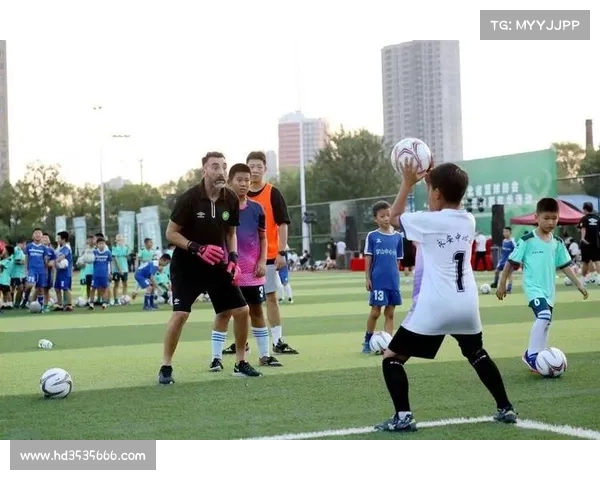 全民健身日西安主会场启动 千名青少年参与足球嘉年华并捐赠旧球衣助力山区儿童 全民健身日西安主会场启动 千名青少年参与足球嘉年华并捐赠旧球衣助力山区儿童